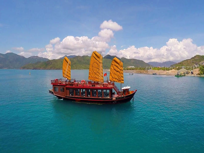 EMPEROR-CRUISE-NHA-TRANG